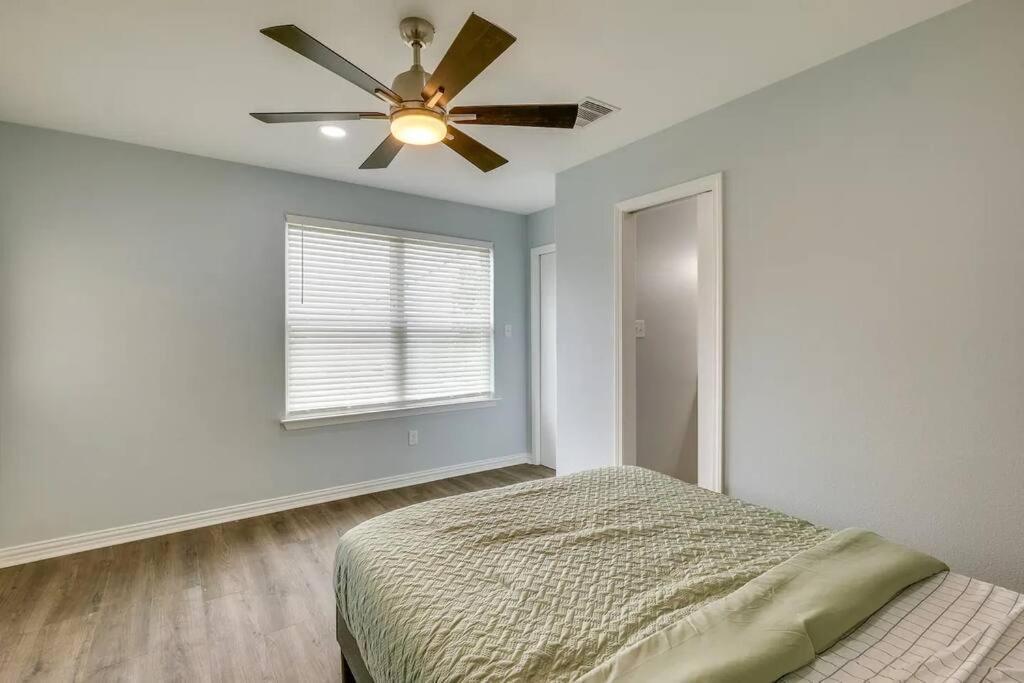Vacation Home Lake Livingston! Onalaska Luaran gambar
